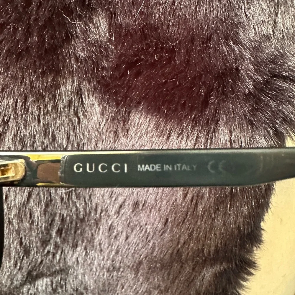 Gucci Black Sunglasses with Purple and Gold Case - Picture 5 of 10